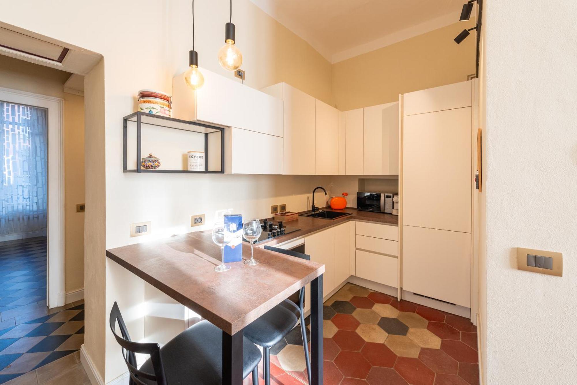 10' Duomo & Station Large Appartement